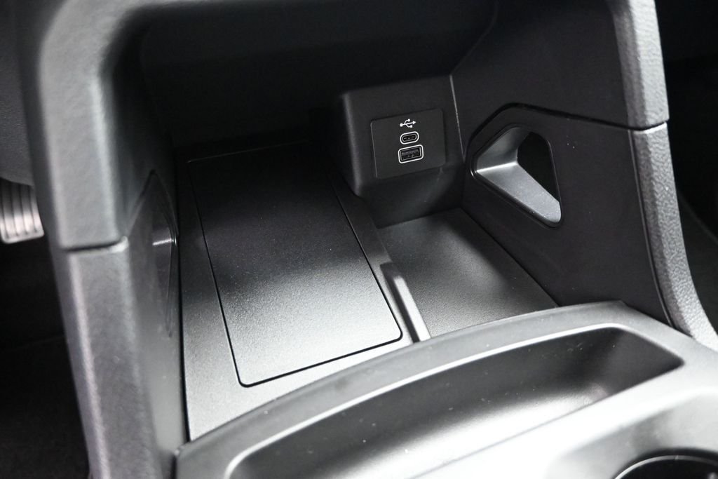New 2026 Shadow Black Ford XLT image 15