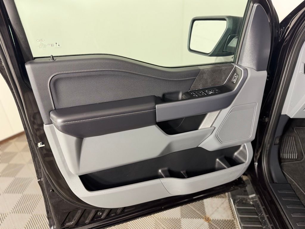 Used 2025 Black Ford XLT image 12