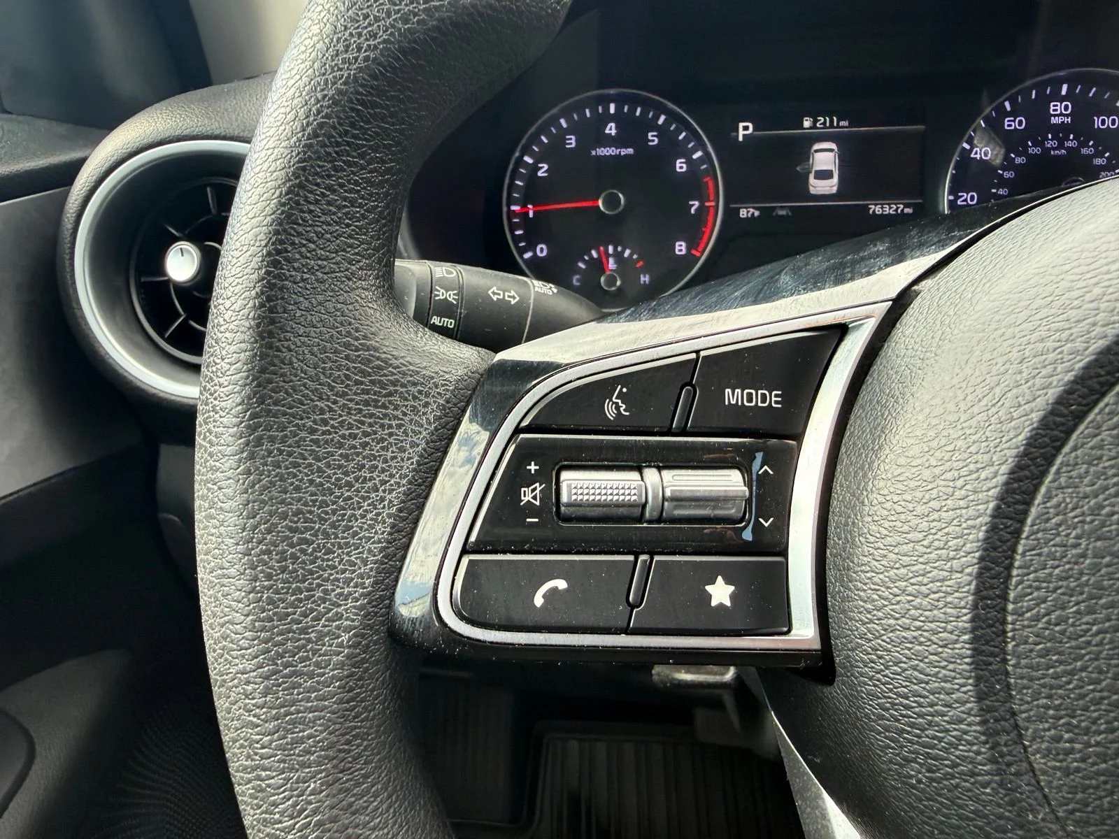 2023 Kia Forte LXS - Photo 18