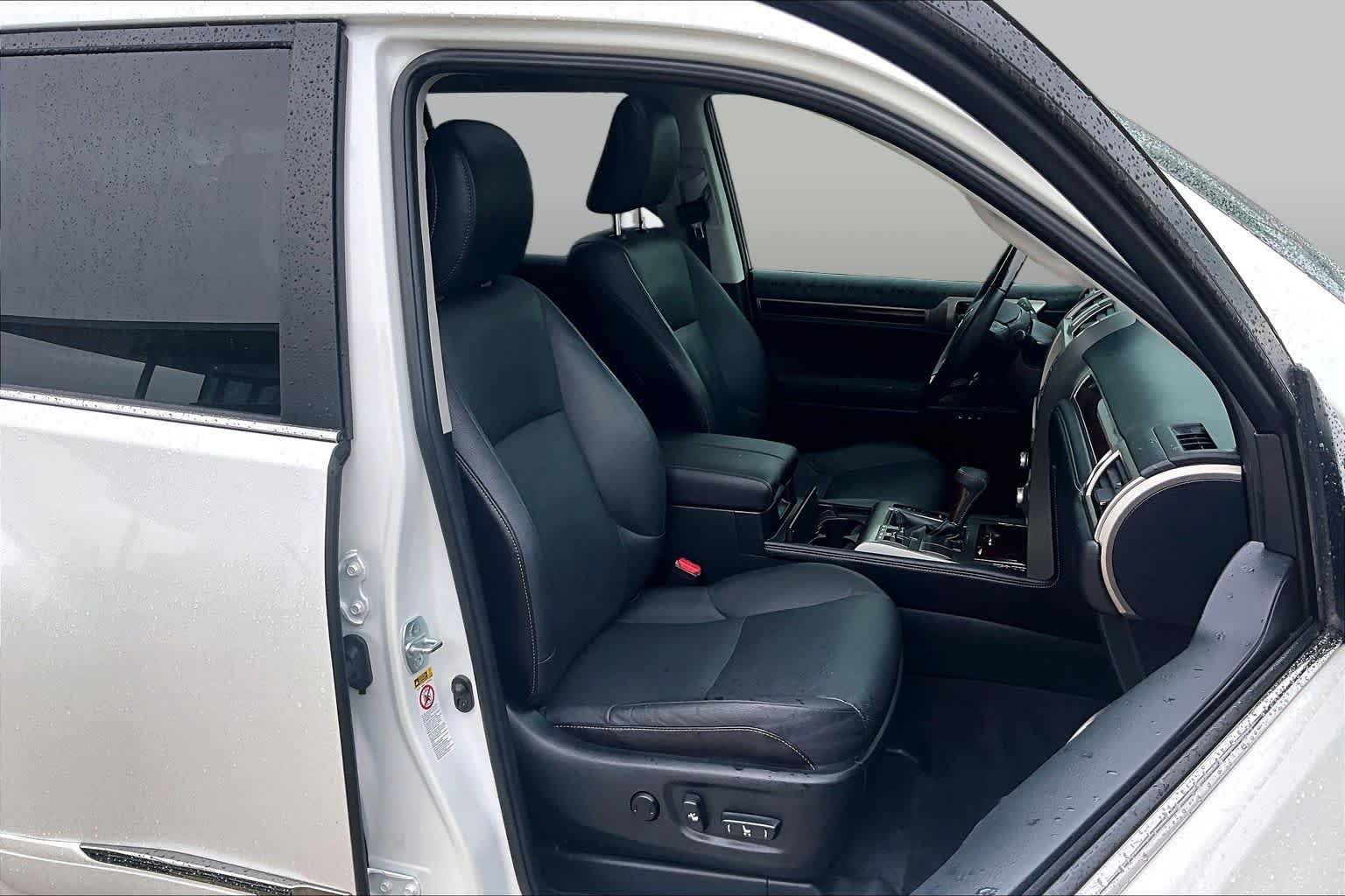 Used 2017 Starfire Pearl Lexus Premium image 9