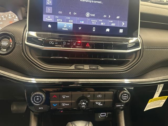 New 2026 Hydro Blue Pearl-Coat Exterior Paint Jeep Latitude image 27