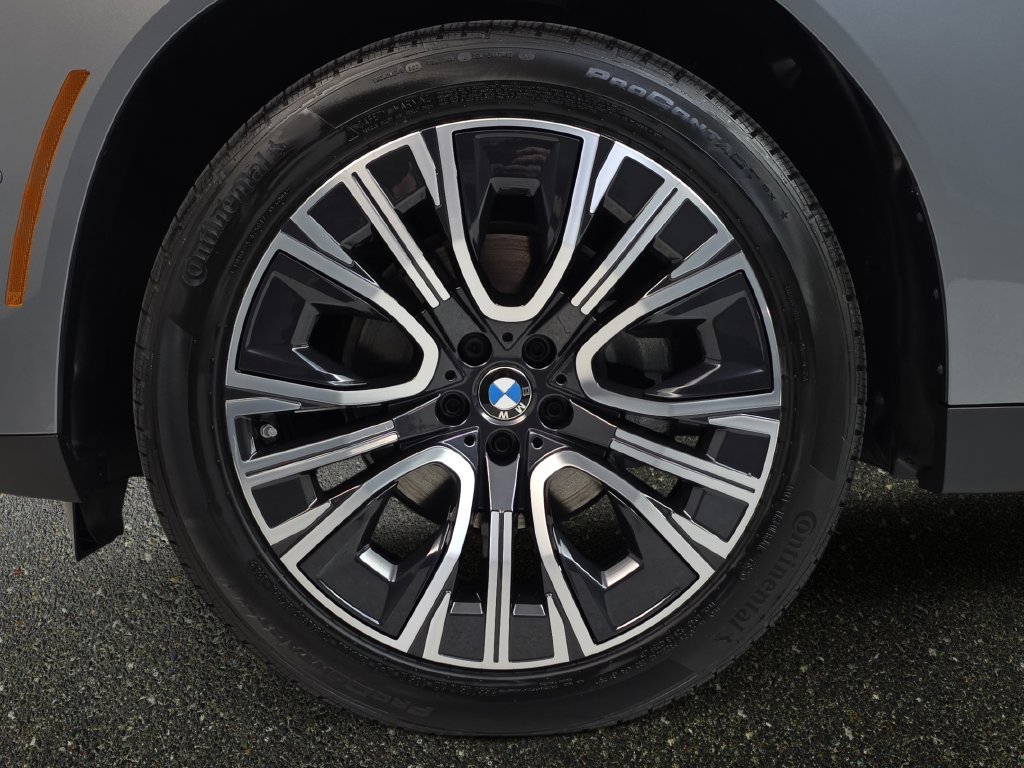 Used 2026 Skyscraper Grey Metallic BMW 30 xDrive image 31