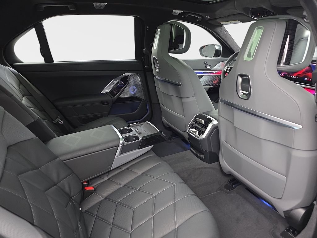 2026 BMW 7 Series 760i - Photo 11