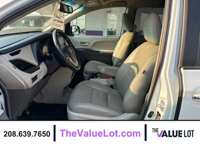 Used 2017 White Toyota XLE Premium image 26