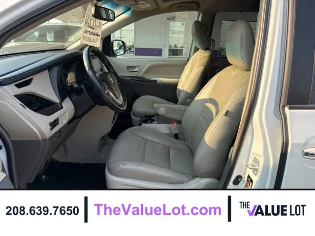 Used 2017 White Toyota XLE Premium image 26