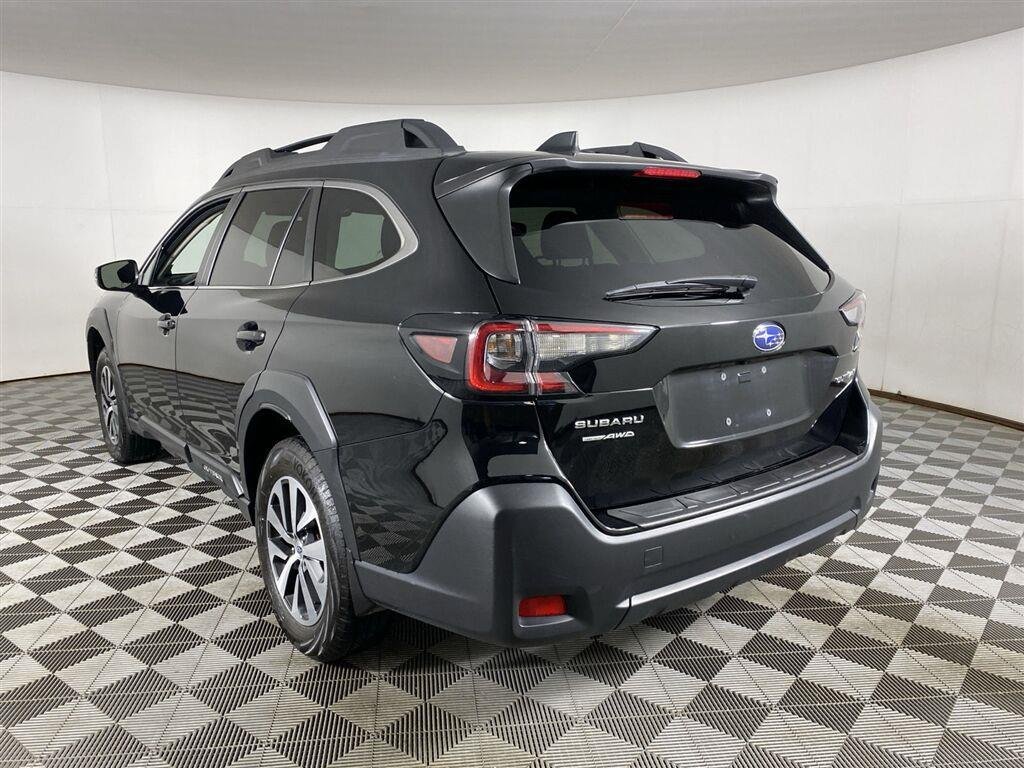 Used 2025 Crystal Black Silica Subaru Premium image 8