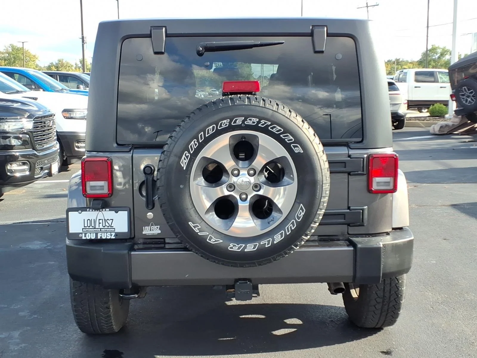 Used 2017 Granite Crystal Metallic Clearcoat Jeep Sahara image 27