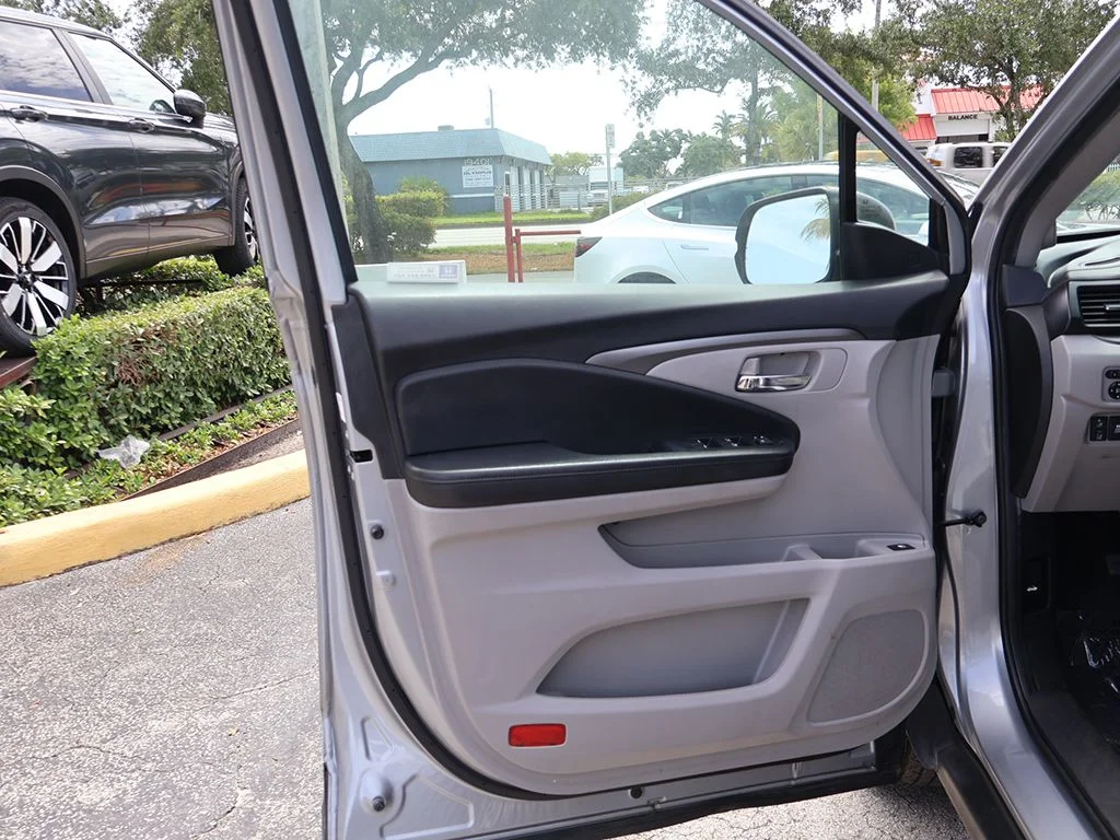 Used 2021 Silver Honda EX image 22