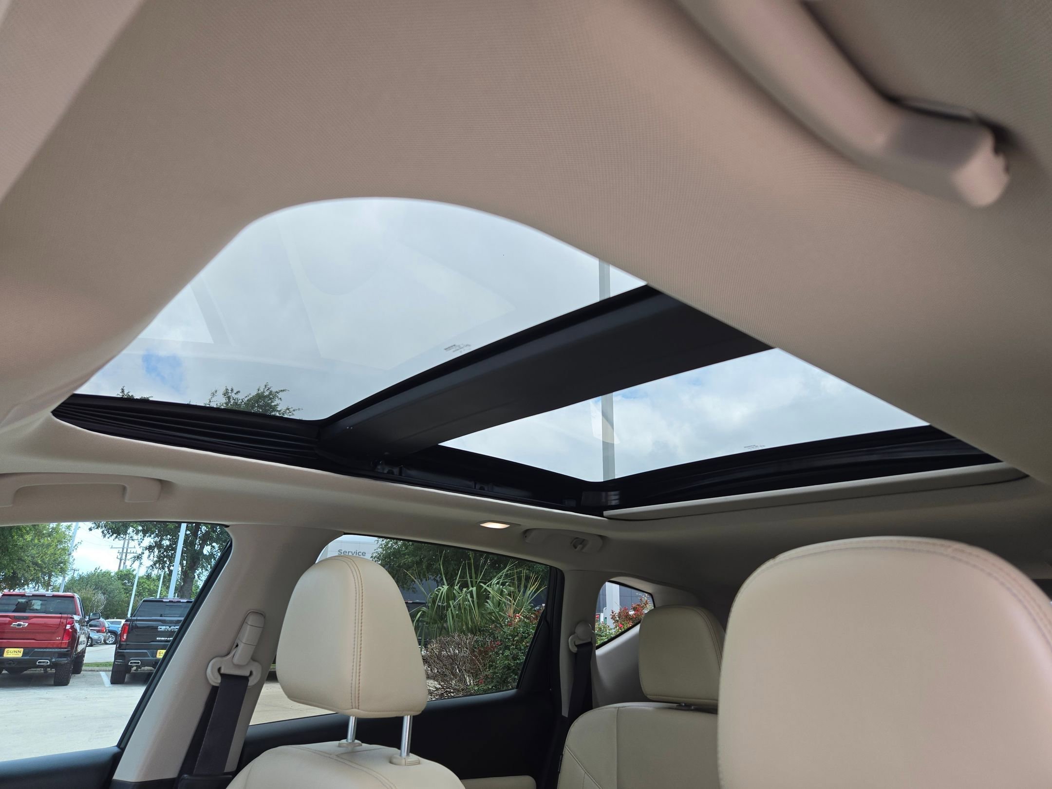Used 2022 Pearl White Tricoat Nissan Platinum image 10
