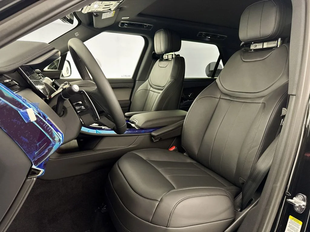 New 2026 Santorini Black Land Rover Dynamic SE image 21