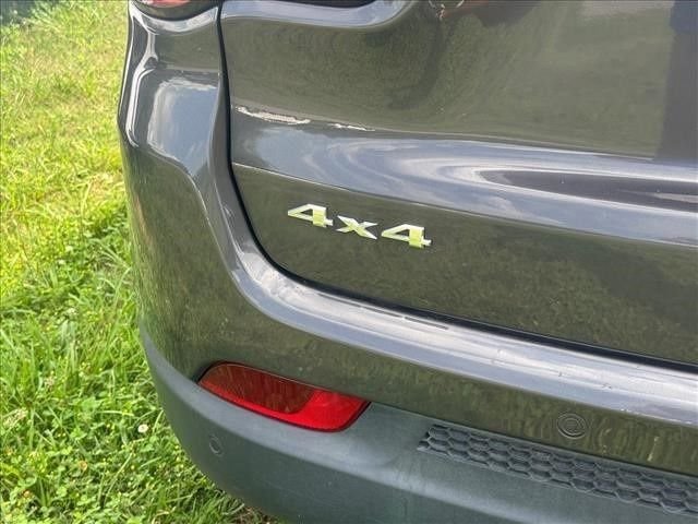 Used 2024 Gray Jeep Limited image 18
