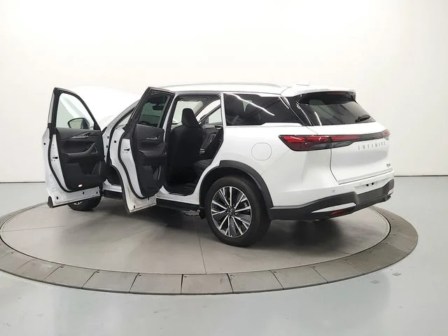 Used 2026 White INFINITI LUXE image 14