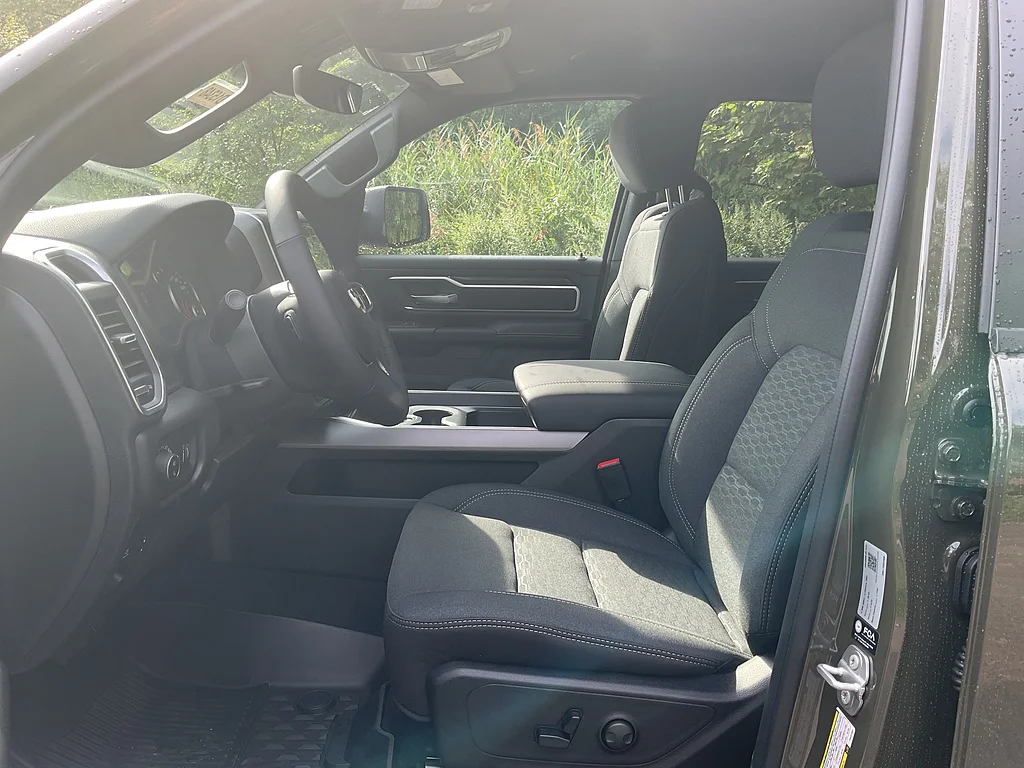 New 2026 Tank RAM Big Horn Crew Cab 4x4 5