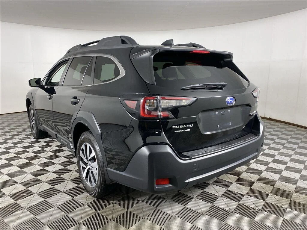 Used 2025 Crystal Black Silica Subaru Premium image 8