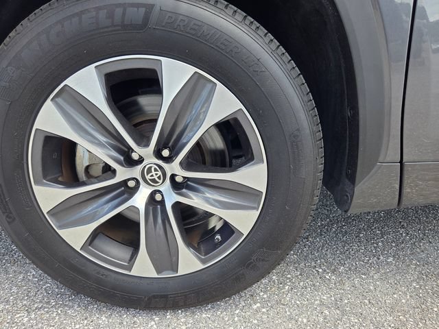 Used 2022 Magnetic Gray Metallic Toyota Hybrid XLE image 11