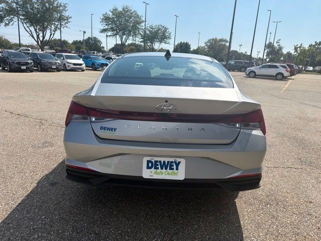 Used 2023 Shimmering Silver Pearl Hyundai SEL image 4