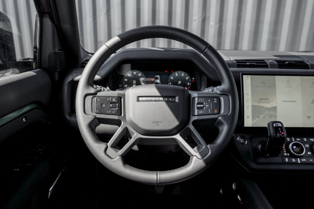 New 2026 Woolstone Green Land Rover X-Dynamic SE image 19