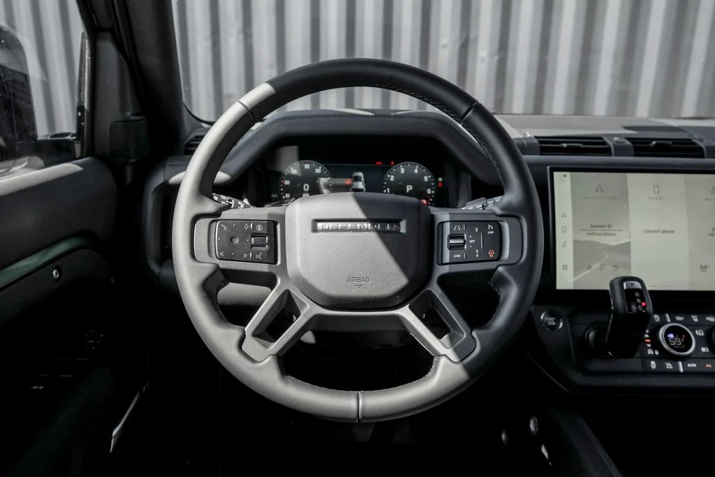 New 2026 Woolstone Green Land Rover X-Dynamic SE image 19