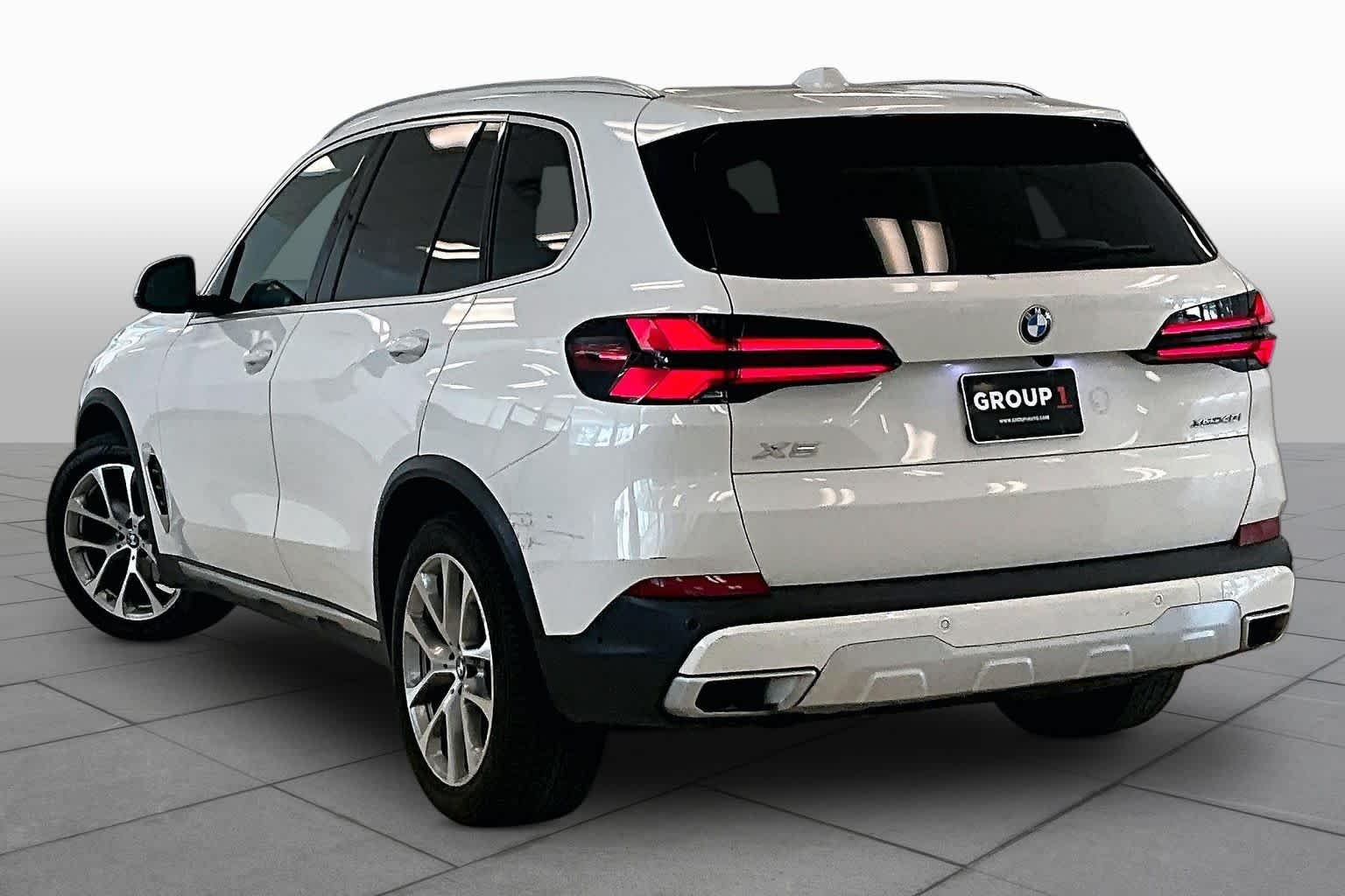 Used 2024 Alpine White BMW xDrive40i image 11
