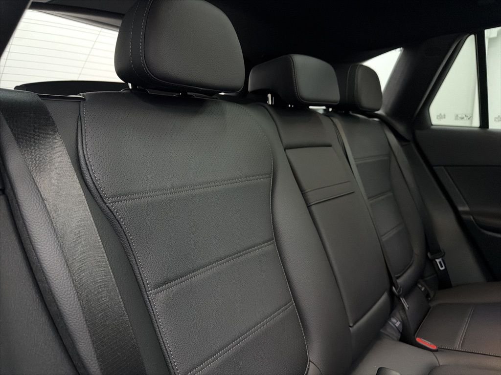 Used 2026 White Mercedes-Benz GLC 300 image 26