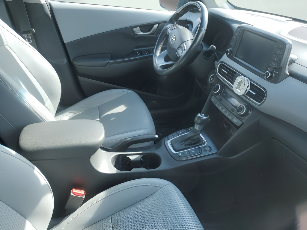 Used 2018 White Hyundai Ultimate image 9