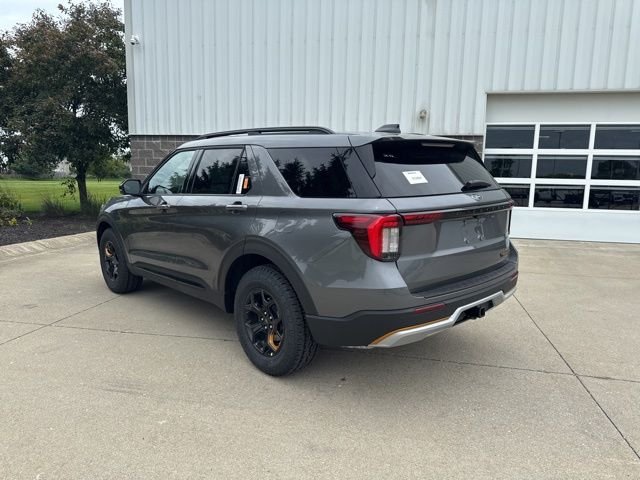 New 2026 Carbonized Gray Metallic Ford Tremor® image 7