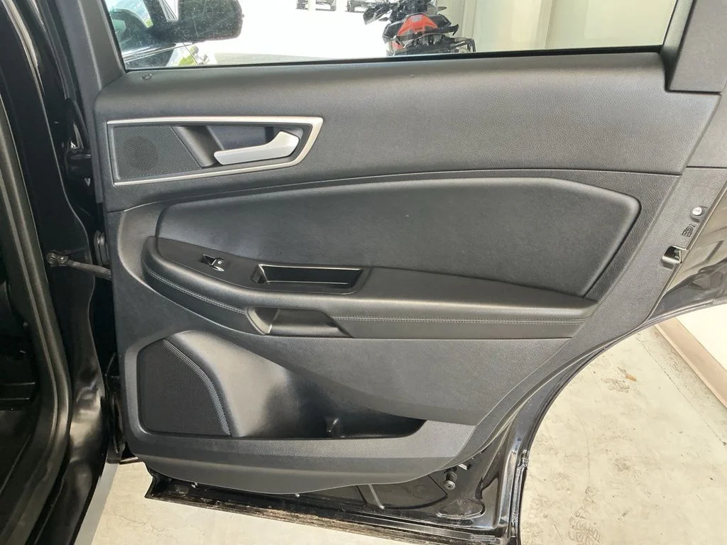 Used 2020 Black Ford SEL image 20