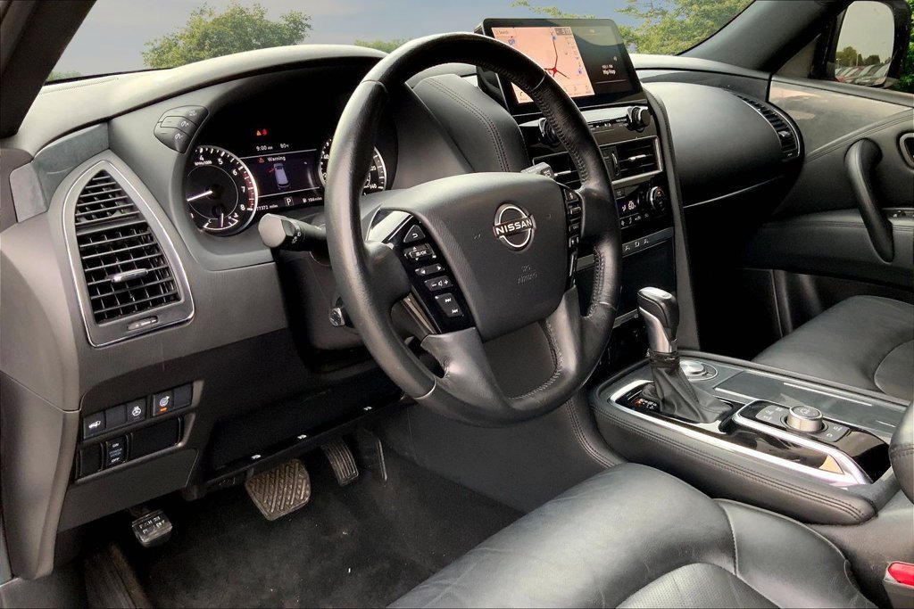 Used 2023 White Nissan SL image 17