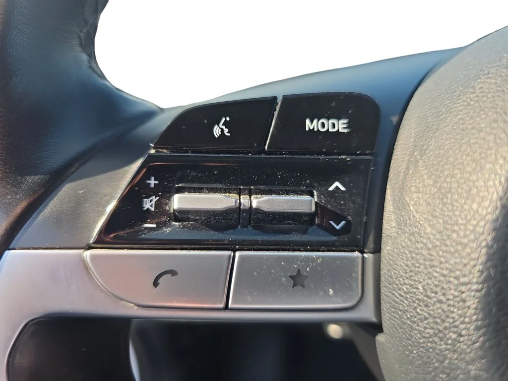 Used 2022 Ice White Hyundai Limited image 20