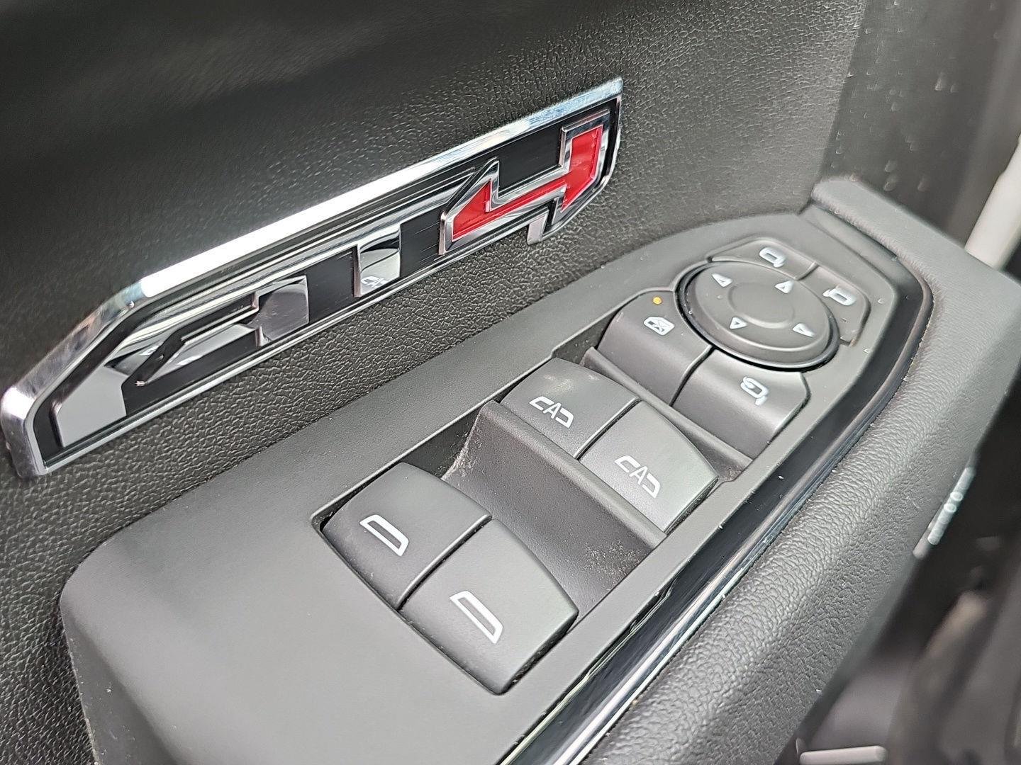Used 2025 Summit White GMC AT4 image 26