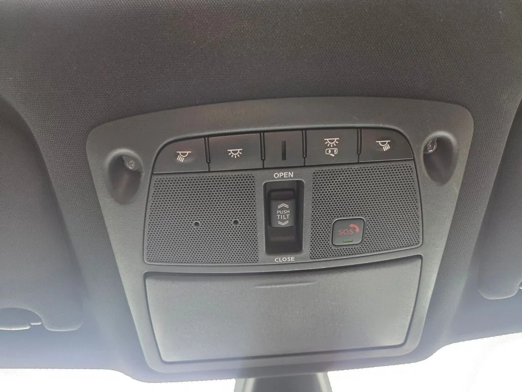 Used 2023 White Nissan SR image 19