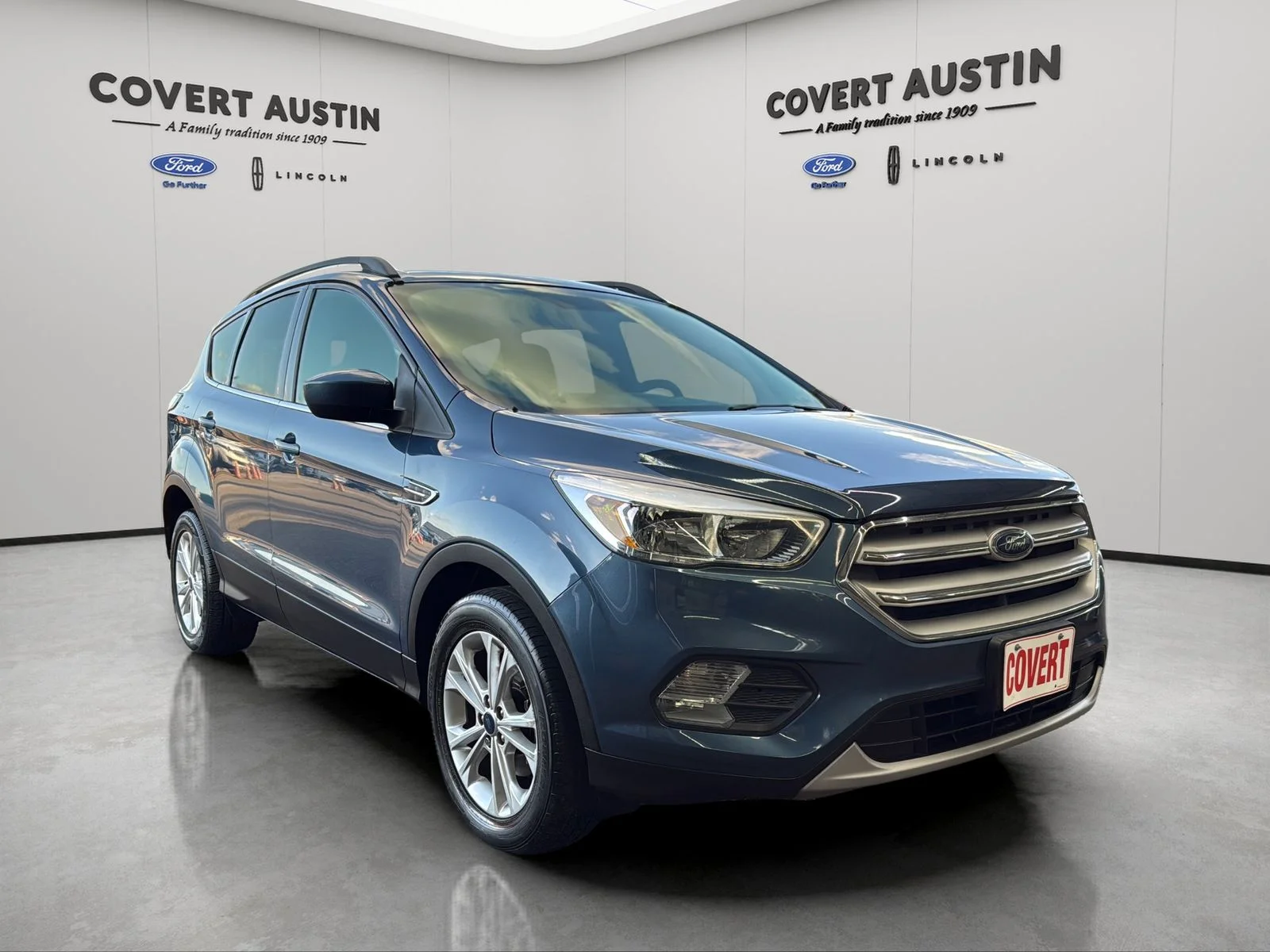 Used 2018 Blue Ford SE image 7
