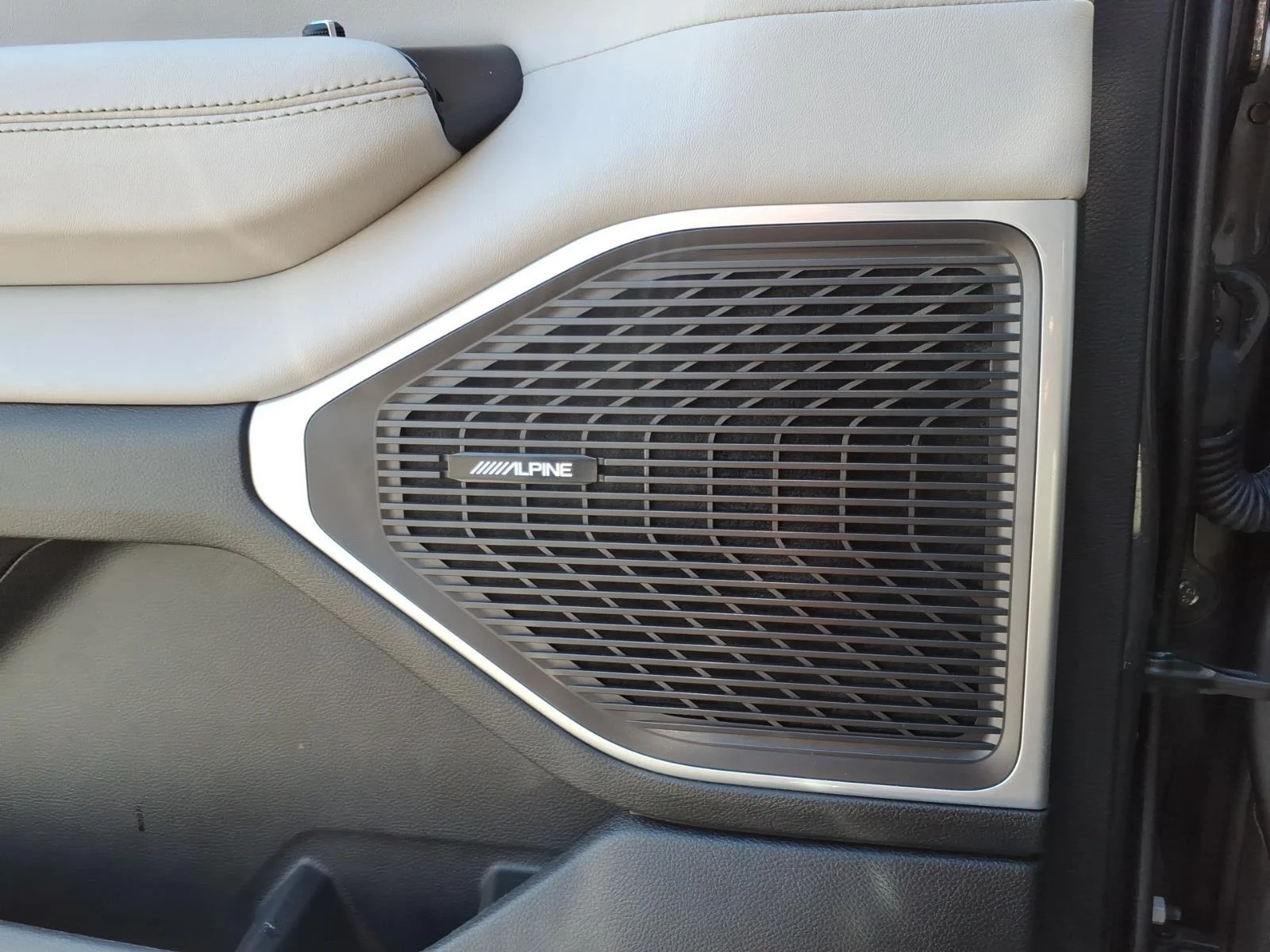 Used 2023 Baltic Gray Metallic Clearcoat Jeep Series II image 6