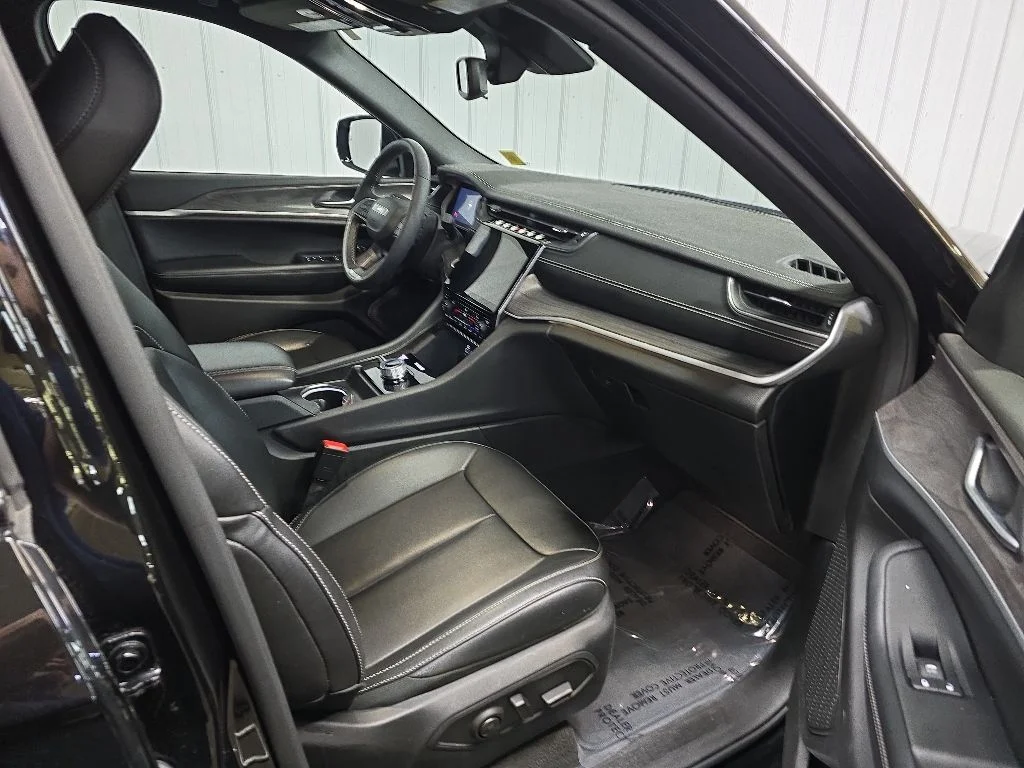 Used 2024 Black Jeep Limited image 15