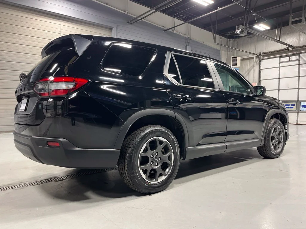 2023 Honda Pilot LX - Photo 7