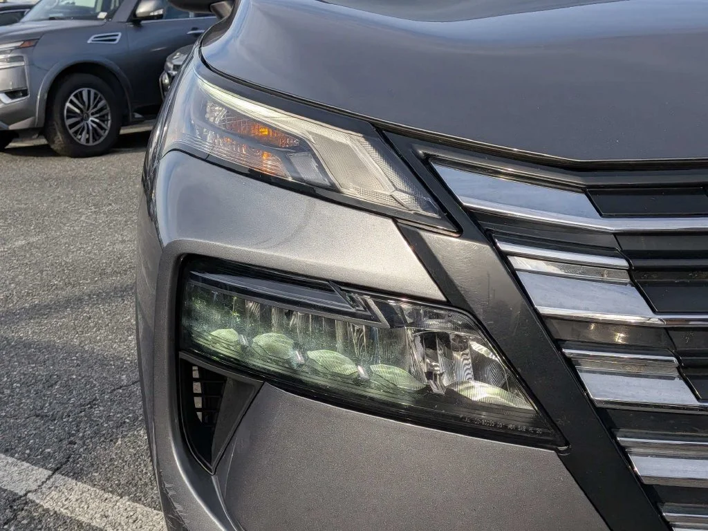 Certified Used 2025 Gun Metallic Nissan SV image 9