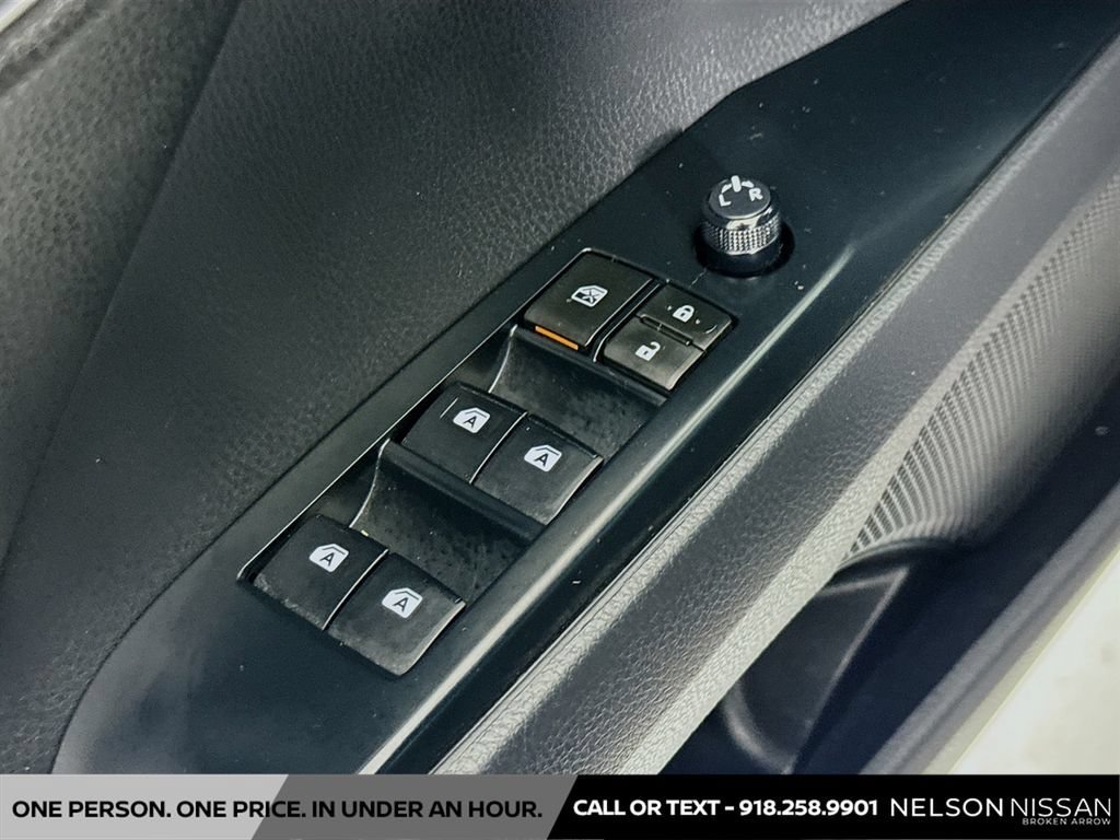 Used 2019  Toyota LE image 17