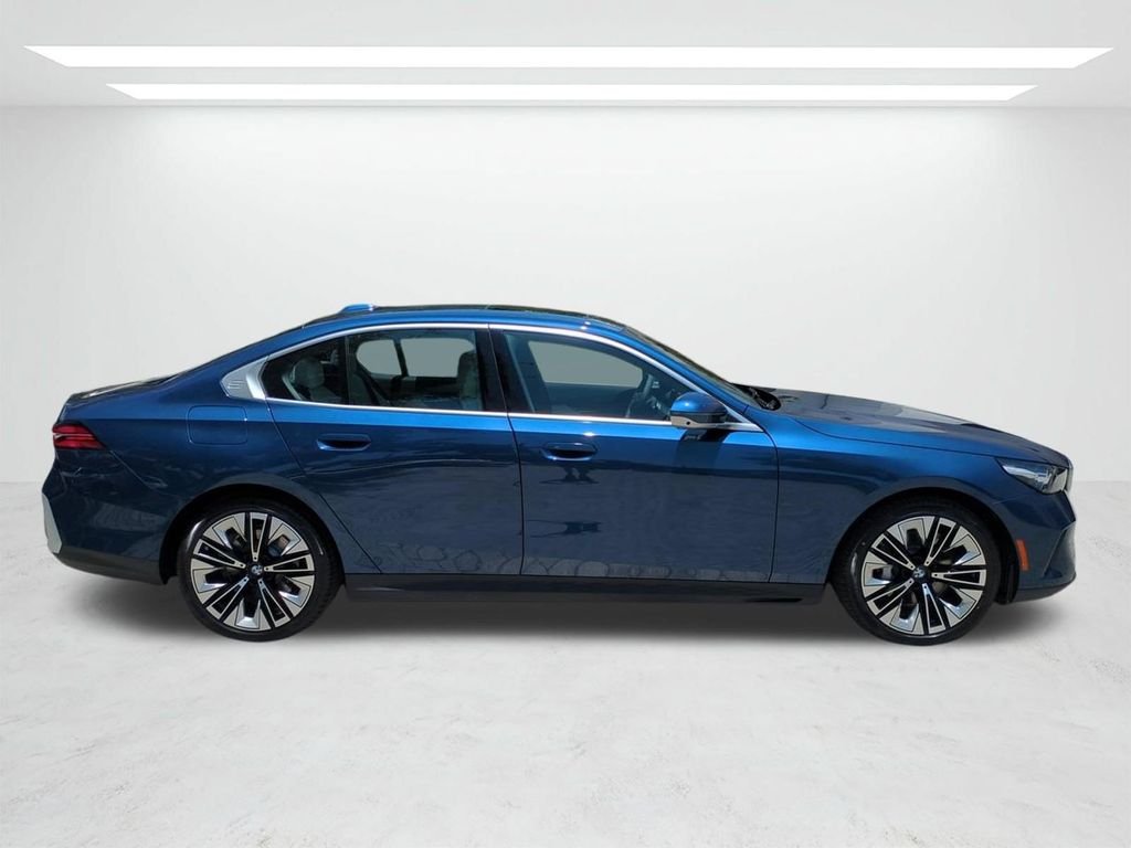New 2027 Phytonic Blue Metallic BMW 530i image 3