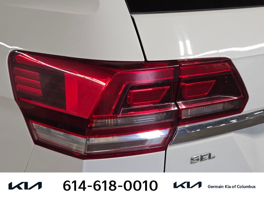 Used 2018  Volkswagen SEL image 16