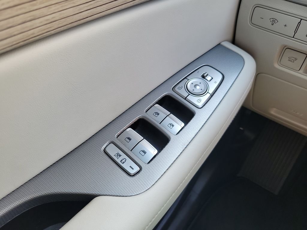 Used 2022 White Hyundai Limited image 29