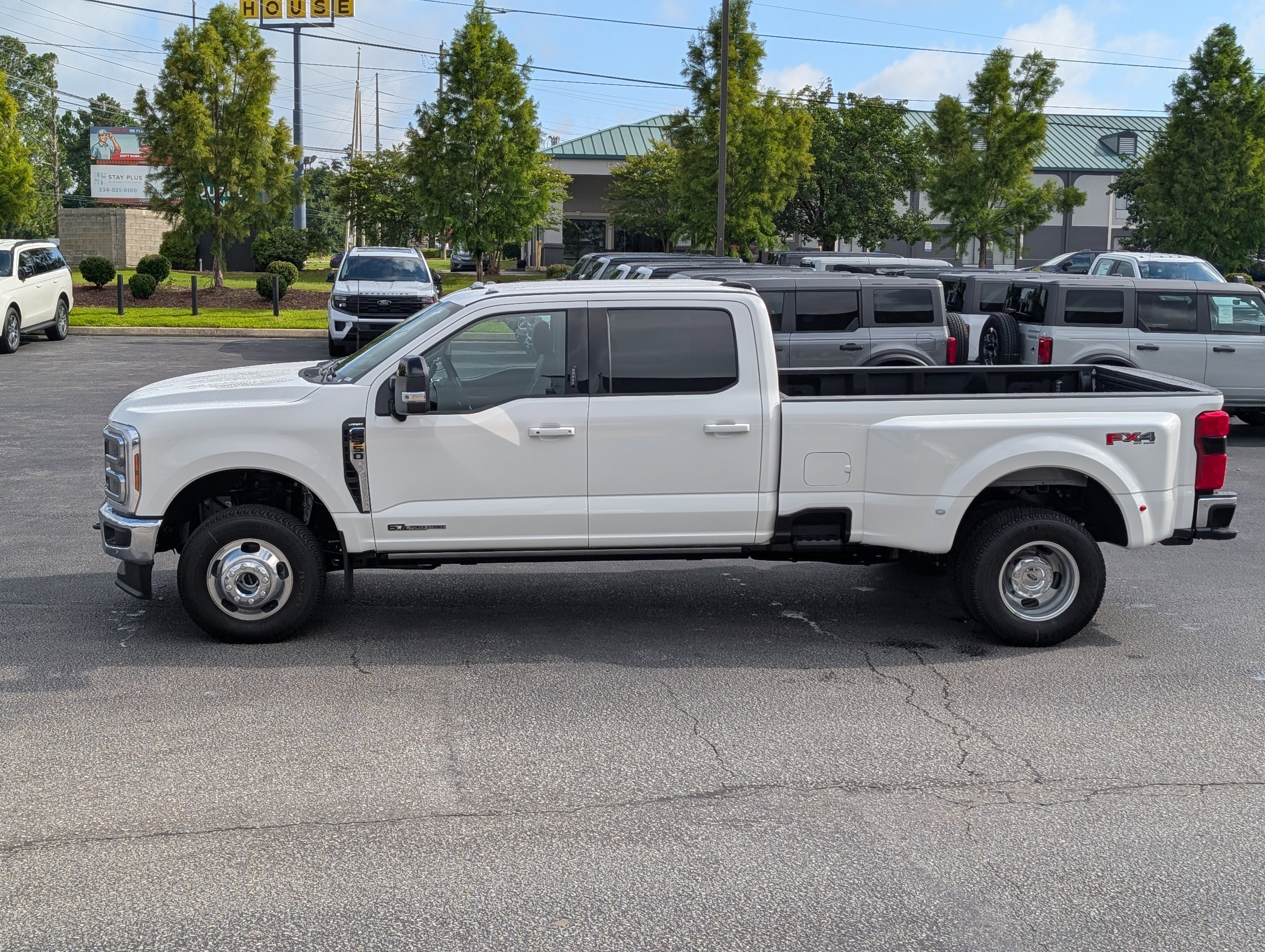 New 2026 Star White Metallic Tri-Coat FORD F-350® Lariat® image 14