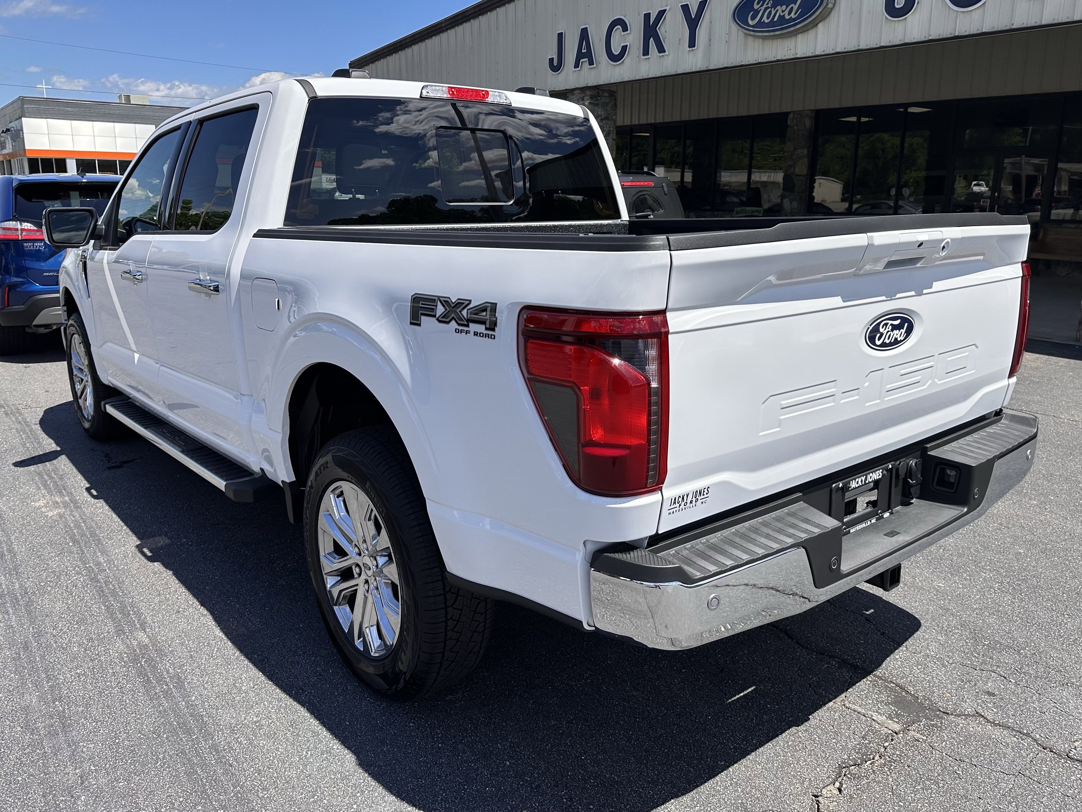 New 2026 Oxford White Ford XLT image 8