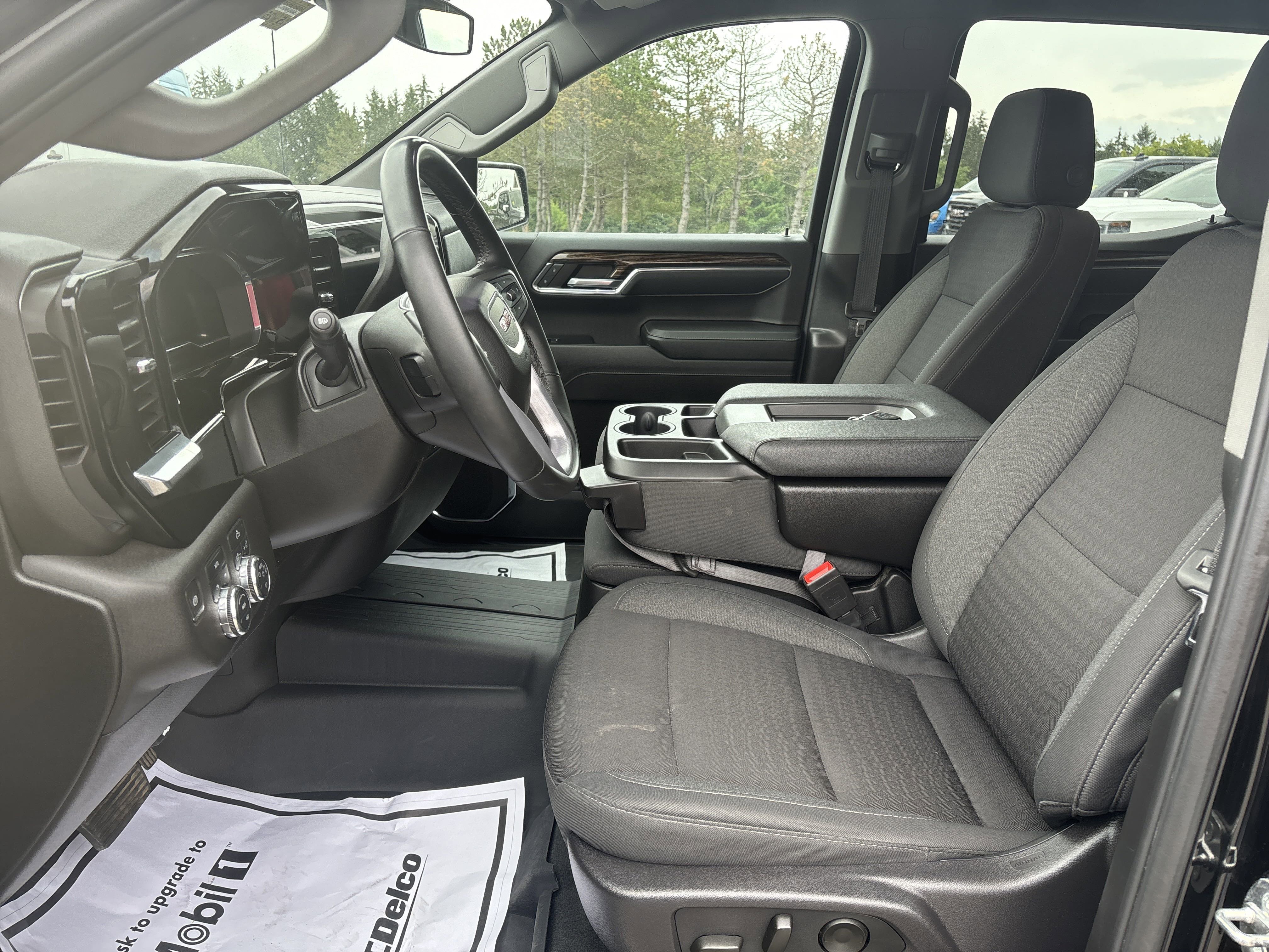 Used 2024 Onyx Black GMC Elevation image 10