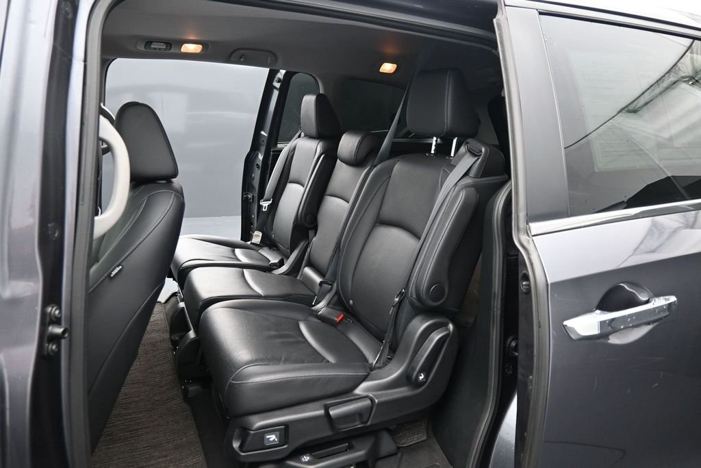 Used 2023  Honda EX-L image 16