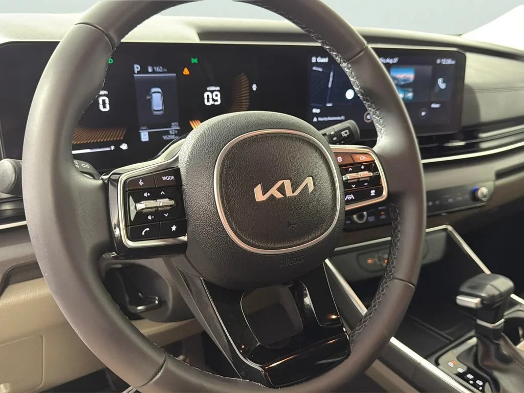 Used 2025 White Kia EX image 21