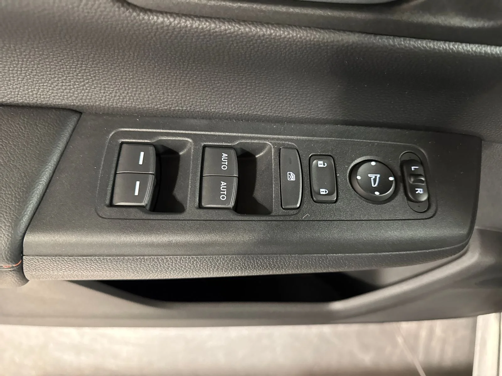 Used 2023  Honda Sport image 18