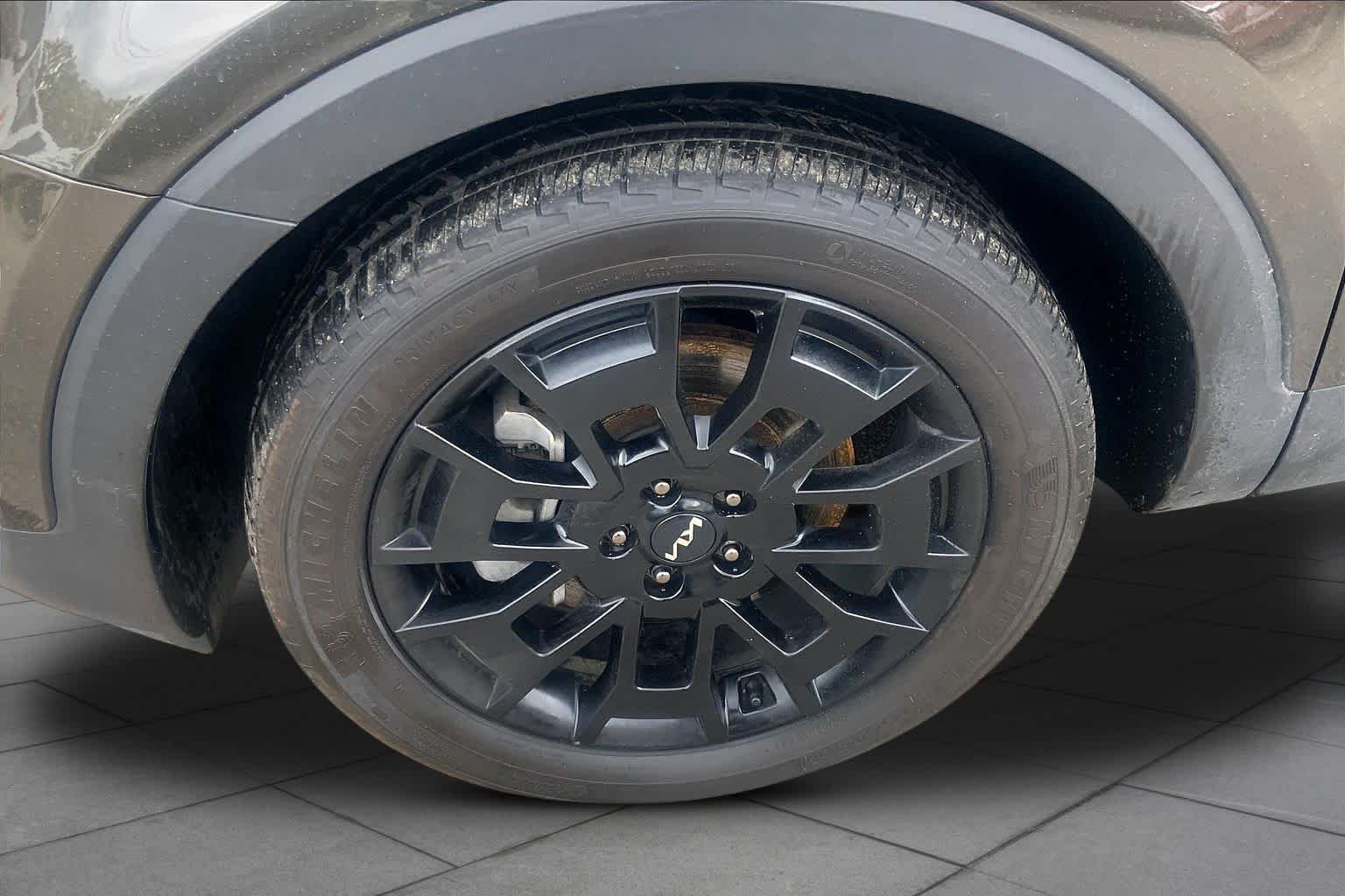Used 2022 Dark Moss Kia SX image 10