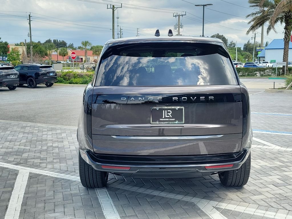 New 2026 Charente Grey Land Rover SE image 4