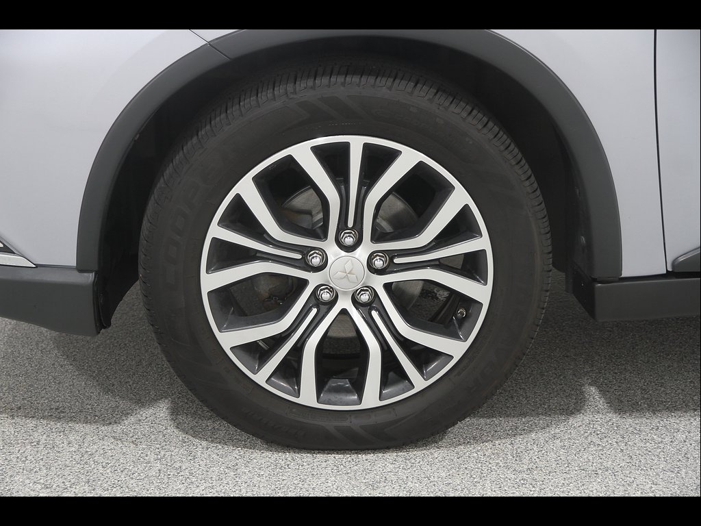 2017 Mitsubishi Outlander GT - Photo 24