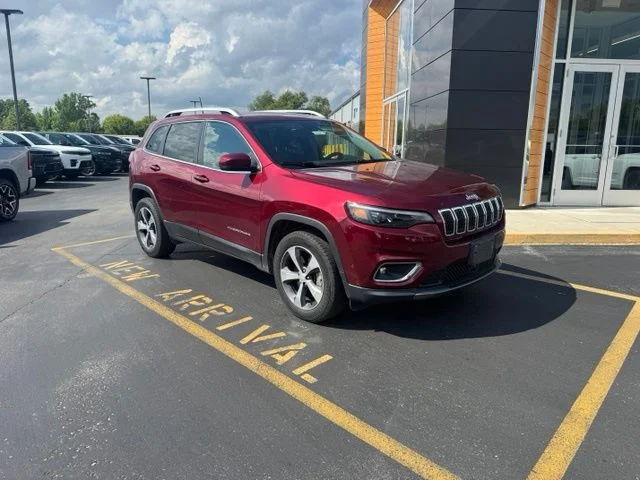 Used 2019 Jeep Cherokee Limited with VIN 1C4PJMDX6KD161233 for sale in Plymouth, WI